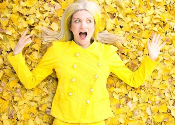 Мисс Солнышко: 35-летняя американка окружила себя желтым цветом