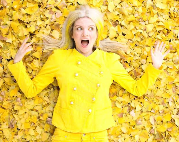 Фотография: Мисс Солнышко: 35-летняя американка окружила себя желтым цветом №1 - BigPicture.ru