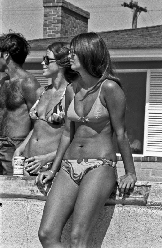 Фотография: Утомленные солнцем: жаркий летний день 1970 года на знаменитом пляже Мишен Бич №3 - BigPicture.ru