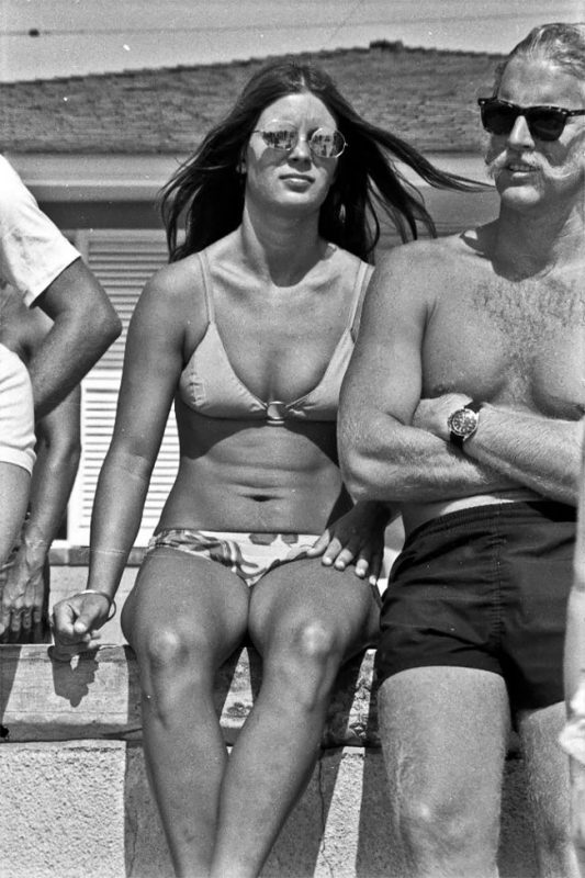 Фотография: Утомленные солнцем: жаркий летний день 1970 года на знаменитом пляже Мишен Бич №8 - BigPicture.ru