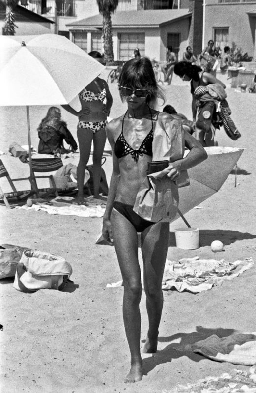 Фотография: Утомленные солнцем: жаркий летний день 1970 года на знаменитом пляже Мишен Бич №11 - BigPicture.ru
