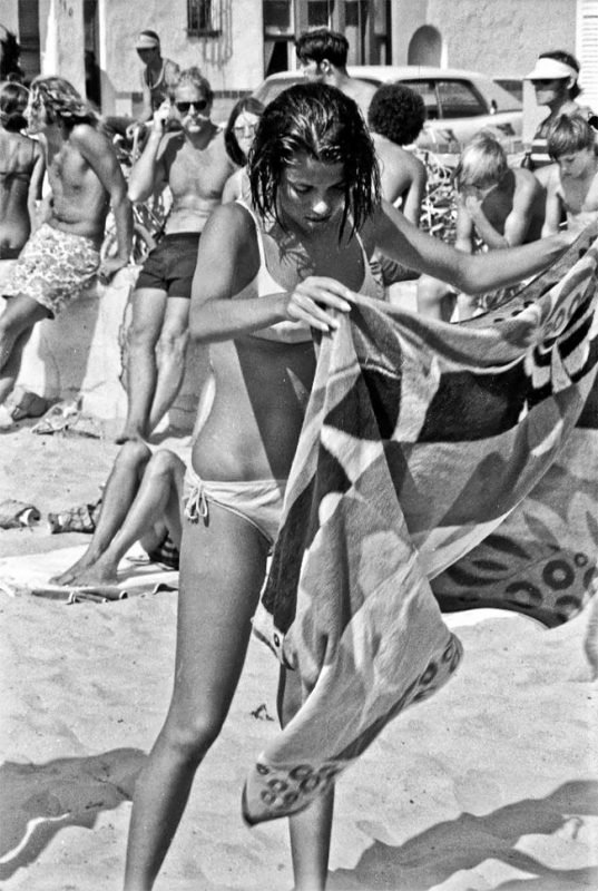 Фотография: Утомленные солнцем: жаркий летний день 1970 года на знаменитом пляже Мишен Бич №12 - BigPicture.ru