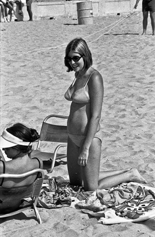 Фотография: Утомленные солнцем: жаркий летний день 1970 года на знаменитом пляже Мишен Бич №17 - BigPicture.ru