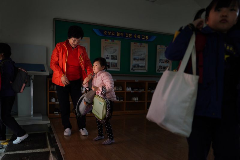 Фотография: Бабушки-первоклассницы: как в южнокорейской школе старушки учатся грамоте №2 - BigPicture.ru
