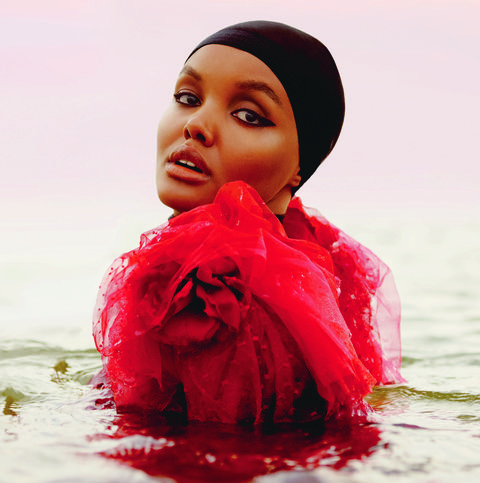 Фотография: Буркини — не бикини: модель впервые снялась для Sports Illustrated в мусульманском купальнике №7 - BigPicture.ru