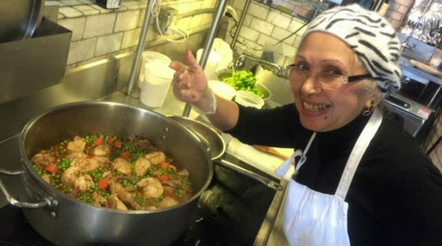 Фотография: Вкусно как у бабули: ресторан, нанял бабушек разных национальностей, чтобы готовить домашнюю еду №2 - BigPicture.ru