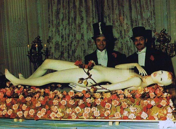 Фотография: 20 фото с тайной масонской вечеринки 1972 года, от которых мурашки по коже №19 - BigPicture.ru