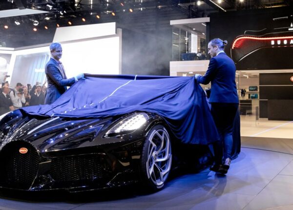 Криштиану Роналду купил самый дорогой автомобиль в мире — Bugatti La Voiture Noire