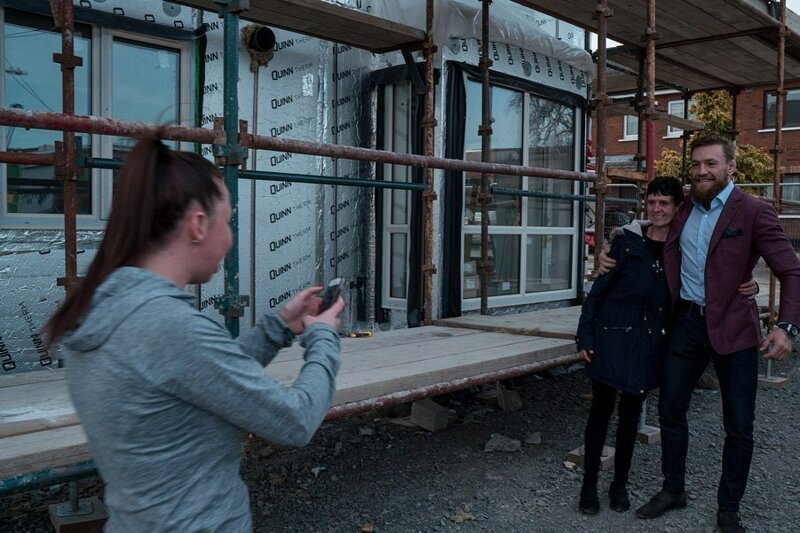Фотография: Боец с большим сердцем: Конор Макгрегор строит дома для бездомных ирландцев №5 - BigPicture.ru