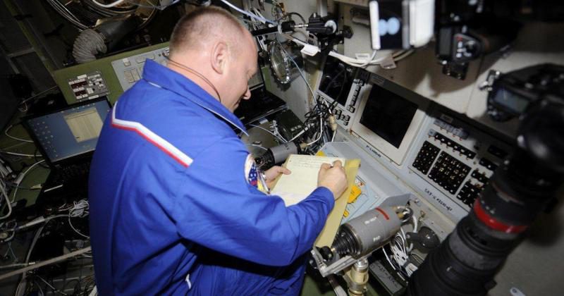 Фотография: Миф о карандаше, или Чем писали на орбите советские космонавты №1 - BigPicture.ru
