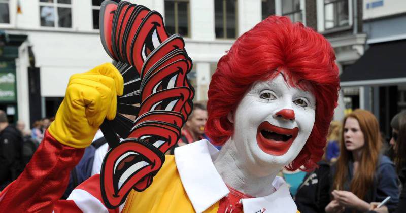 Фотография: Клоуны из Ада: как Burger King потроллил McDonald’s в своей креативной рекламе №1 - BigPicture.ru