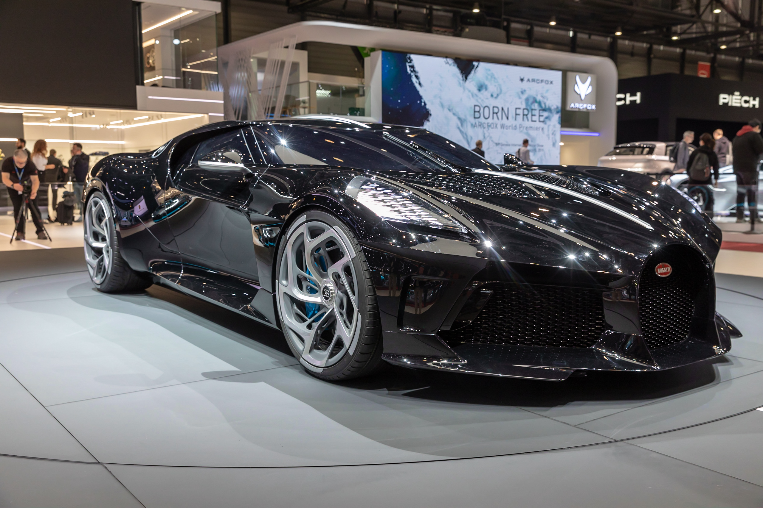 Фотография: Криштиану Роналду купил самый дорогой автомобиль в мире — Bugatti La Voiture Noire №2 - BigPicture.ru