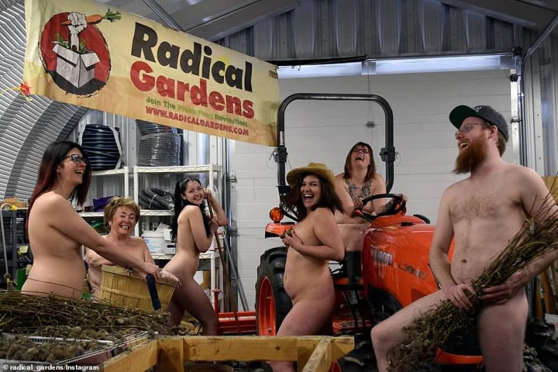 Фотография: Как горячие австралийцы отмечают День голого садовода №2 - BigPicture.ru