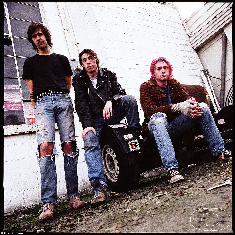 Последняя рок-революция: редкие фото культовых гранж-групп 90-х от Криса Куффаро