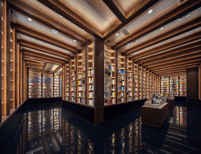 Фотография: Зеркальные потолки превратили китайский книжный магазин в сказочные лабиринты №8 - BigPicture.ru