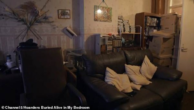 IMG 7200 - «Ад, в котором я живу»: вот во что британка-барахольщица превратила свой дом