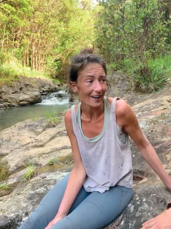 Фотография: Чудесное спасение: инструктор по йоге провела в джунглях две недели и нашлась целой и невредимой №9 - BigPicture.ru