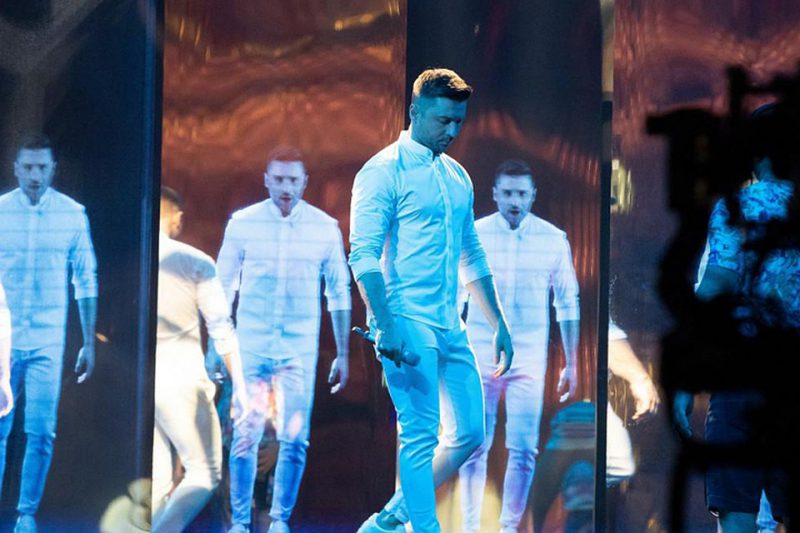 Фотография: Исполненное драматизма выступление Сергея Лазарева на Евровидении разобрали на мемы №2 - BigPicture.ru