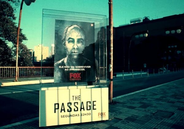 Плакаты с изображениями вампиров стали загораться на глазах жителей Сан-Паулу