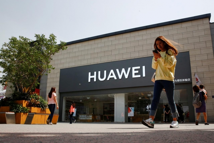 Фотография: Google расстается с Huawei. Чем это грозит владельцам гаджетов китайского бренда? №4 - BigPicture.ru