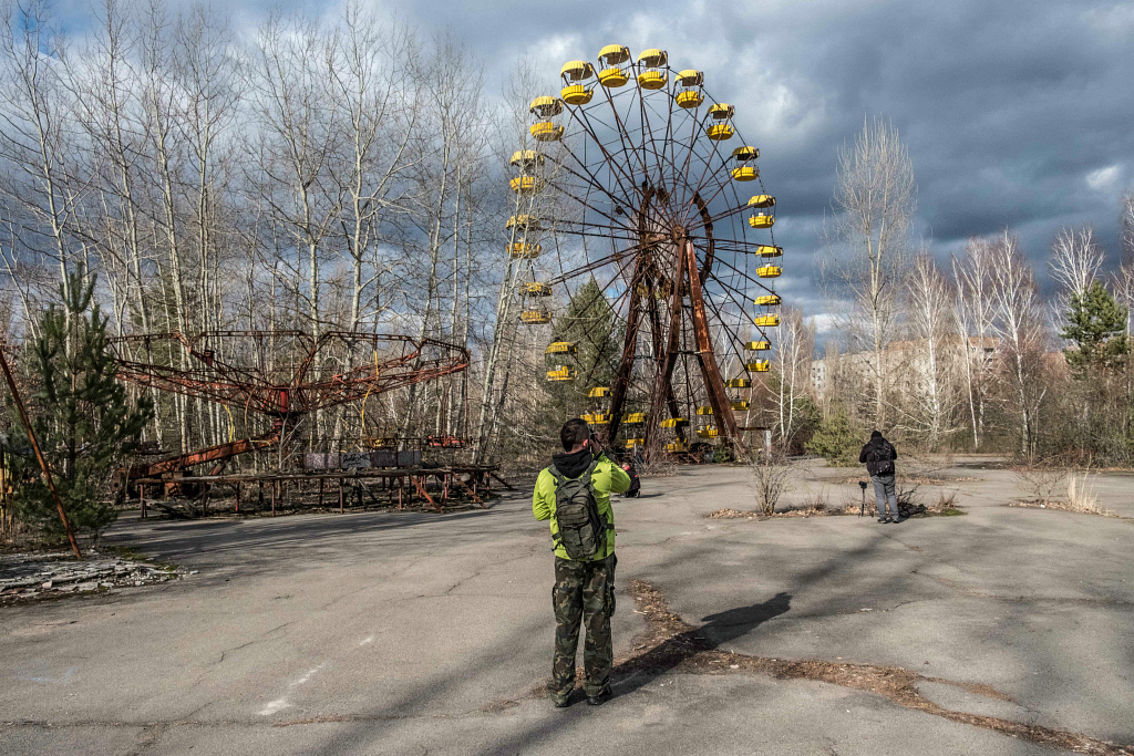 Фотография: Экскурсии в Чернобыль: как проходит отдых в Зоне отчуждения №1 - BigPicture.ru