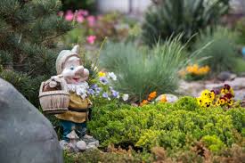 Фотография: Особенности выбора садовых фигурок для декора №1 - BigPicture.ru