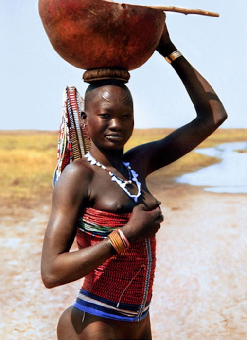 Фотография: Будни африканского народа динка: женщины, не признающие одежду, побежденный рак и буйволы №6 - BigPicture.ru