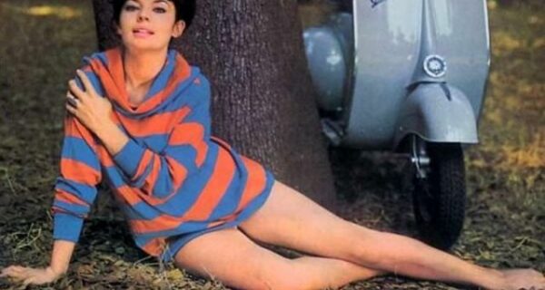 Заводи мотор! Известные красотки 60-х годов со скутером Vespa