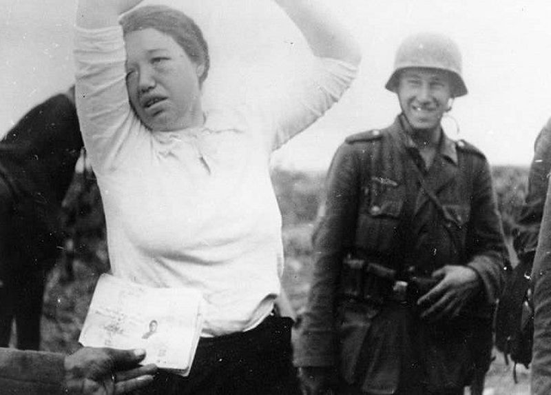Как фашисты издевались над советскими женщинами