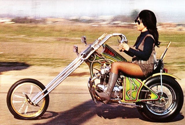 Фотография: Девушки и мотоциклы: 20 замечательных ретро-снимков №2 - BigPicture.ru