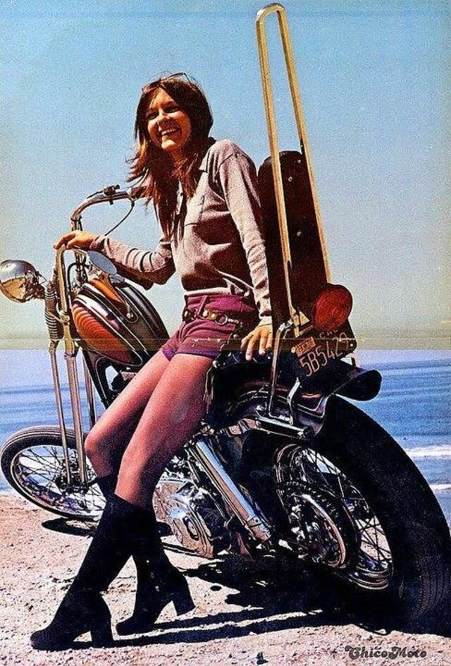 Ретро-снимки девушек на мотоциклах. Фото