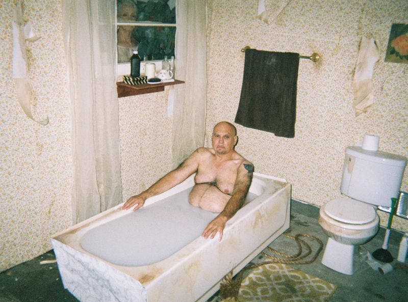 Фотография: Молочные ванны под присмотром бабули. Кто эти люди и почему они это делают? №6 - BigPicture.ru