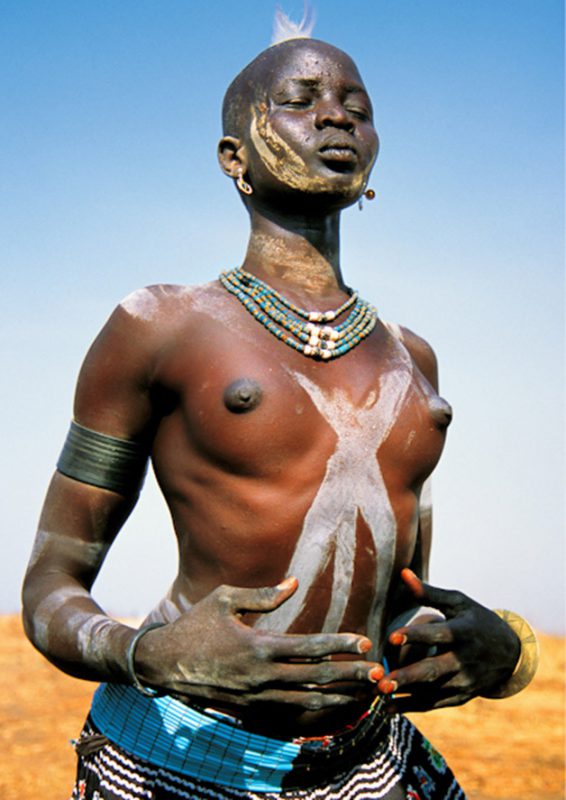 Фотография: Будни африканского народа динка: женщины, не признающие одежду, побежденный рак и буйволы №2 - BigPicture.ru