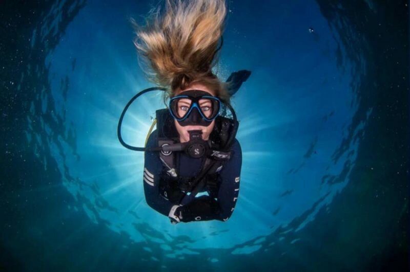 Фотография: Все называют ее снимки фотошопом, но они реальны: удивительные кадры дайвера и подводного мира №10 - BigPicture.ru