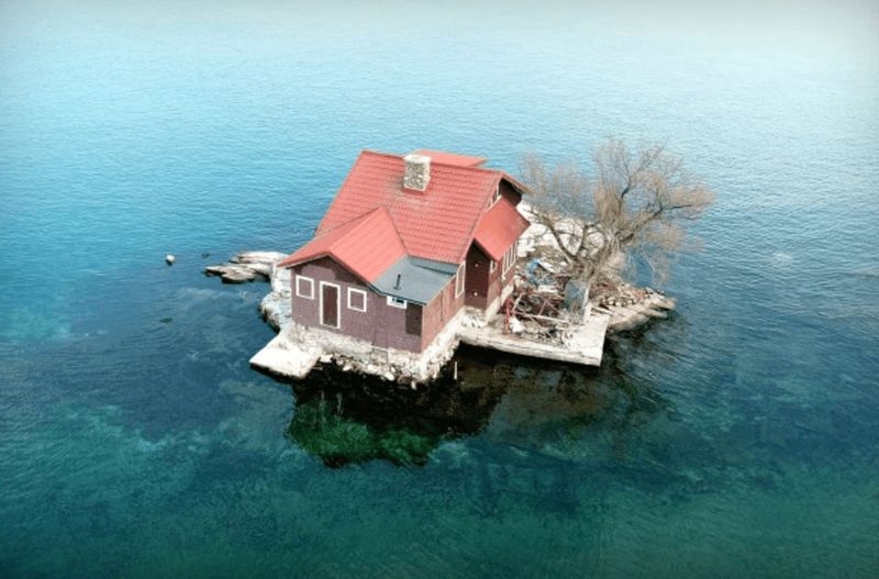 Фотография: Остров для одного дома попал в книгу Гинесса №1 - BigPicture.ru