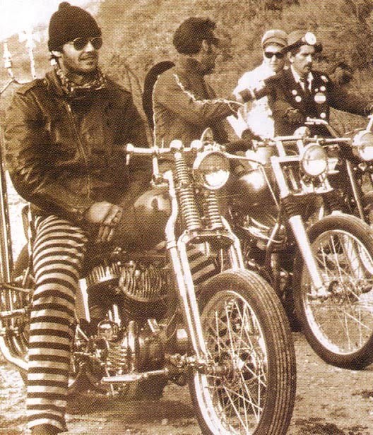 Фотография: 20 фото знаменитостей ХХ века на мотоциклах №10 - BigPicture.ru