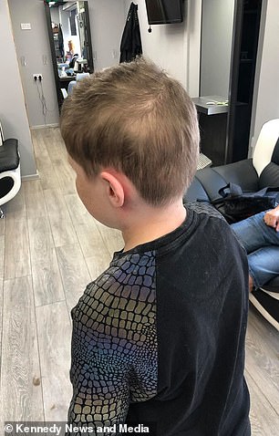 Фотография: Британский парикмахер сумел постричь мальчика-картошку. Это было непросто №5 - BigPicture.ru