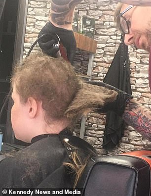 Фотография: Британский парикмахер сумел постричь мальчика-картошку. Это было непросто №3 - BigPicture.ru