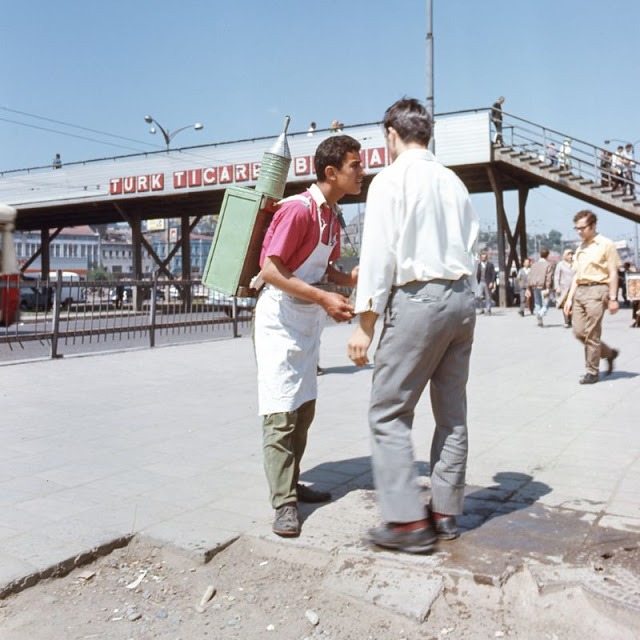 Фотография: Стамбул — город контрастов: 30 цветных снимков уличной жизни 70-х годов №10 - BigPicture.ru