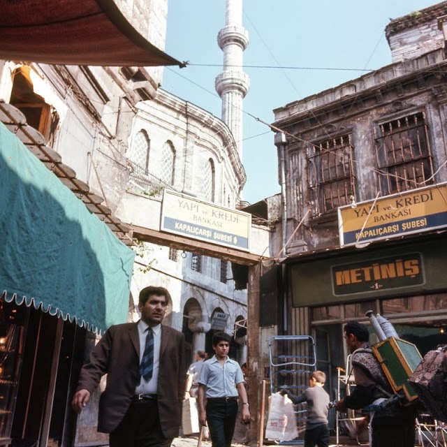 Фотография: Стамбул — город контрастов: 30 цветных снимков уличной жизни 70-х годов №11 - BigPicture.ru