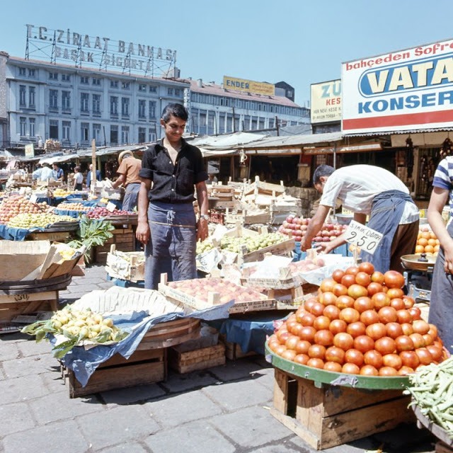 Фотография: Стамбул — город контрастов: 30 цветных снимков уличной жизни 70-х годов №4 - BigPicture.ru