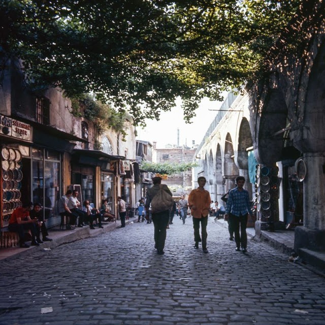 Фотография: Стамбул — город контрастов: 30 цветных снимков уличной жизни 70-х годов №25 - BigPicture.ru