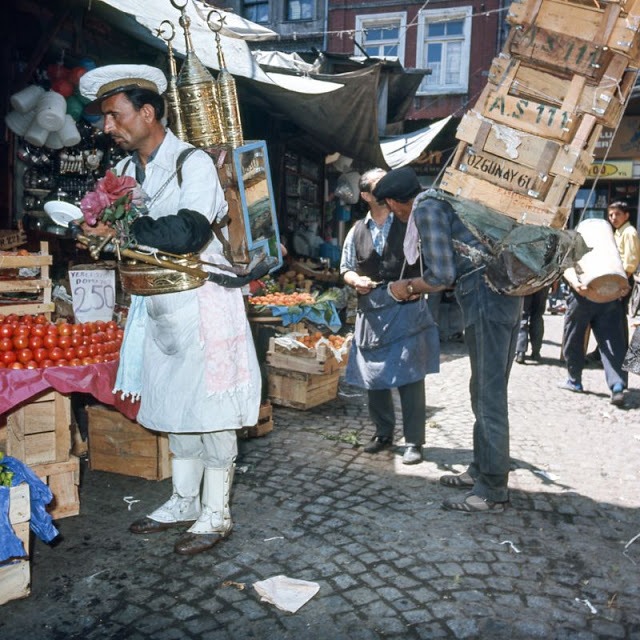 Фотография: Стамбул — город контрастов: 30 цветных снимков уличной жизни 70-х годов №26 - BigPicture.ru