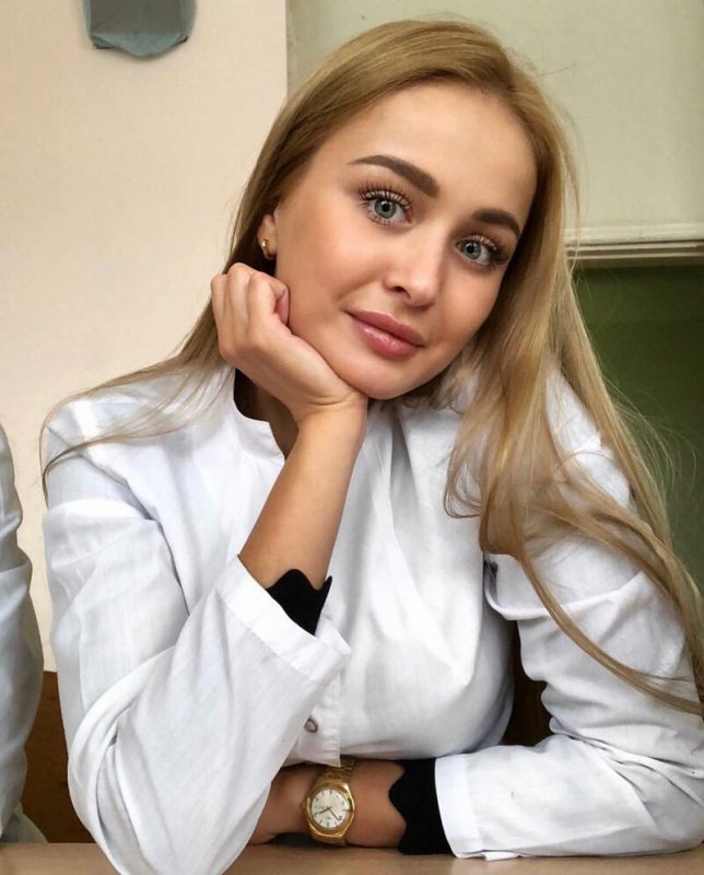 Фотография: С таким медперсоналом и болеть не страшно: 16 фото красоток в белых халатиках №6 - BigPicture.ru