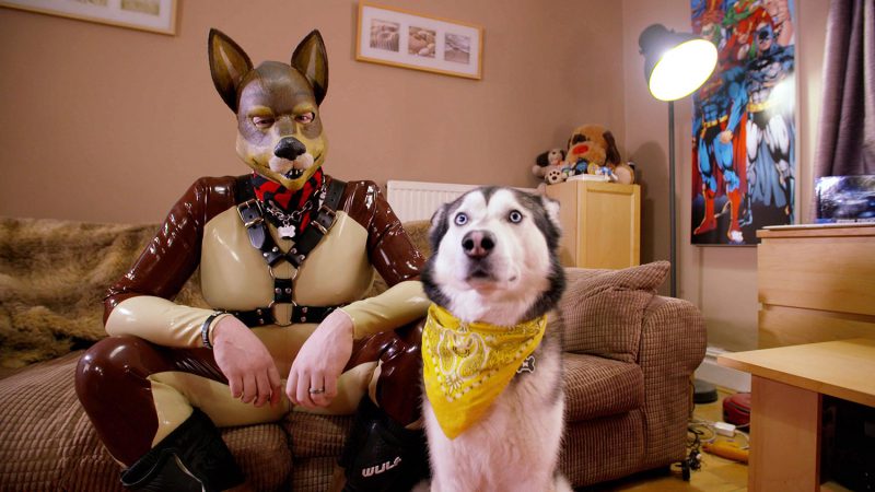 Фотография: Только от жизни собачей мужчина бывает кусачим: британец считает себя псом №3 - BigPicture.ru