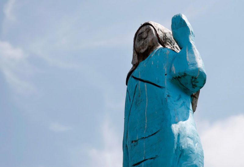 Фотография: Наваяли: 10 худших статуй знаменитостей со всего мира №2 - BigPicture.ru