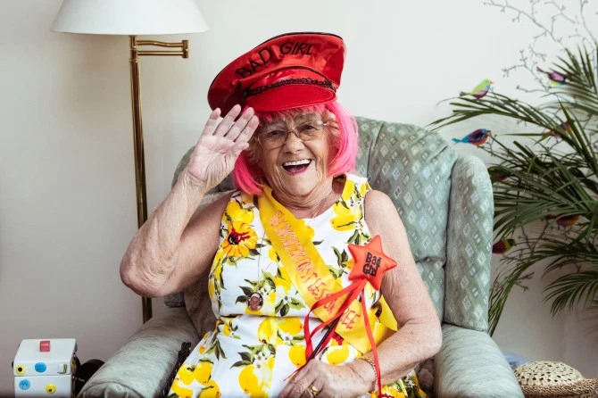 Фотография: Развратная старость: как пенсионеры из Британии отдыхают на испанском секс-курорте №3 - BigPicture.ru