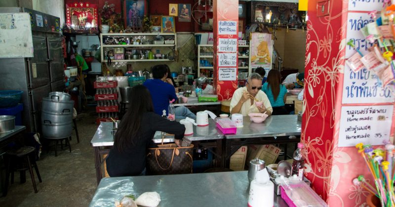 Фотография: В ресторане Бангкока подают рагу, которое варится уже 45 лет №4 - BigPicture.ru