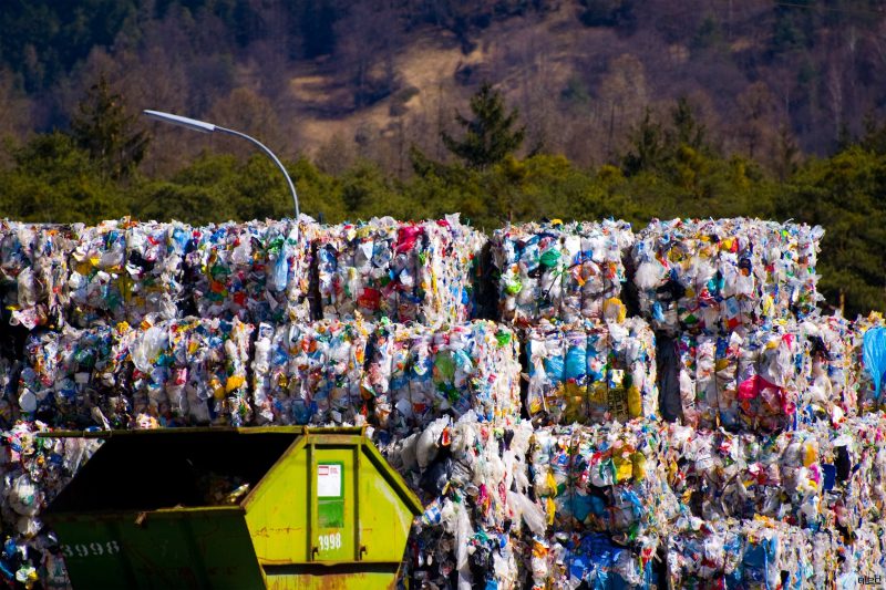 Фотография: С барского стола, или Как США экспортирует свой мусор в страны третьего мира №4 - BigPicture.ru