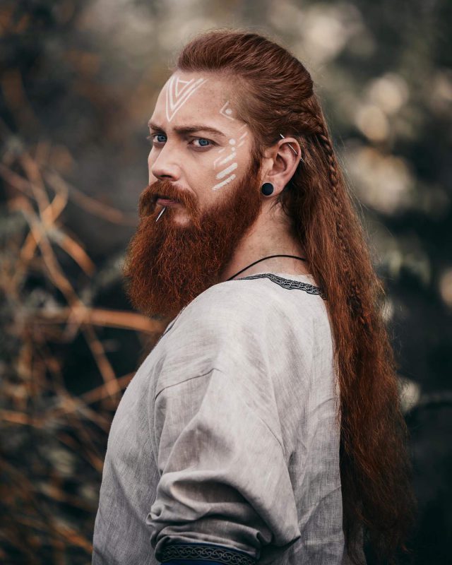 Фотография: Суровая красота: 25 идей брутальных причесок для современных викингов №21 - BigPicture.ru